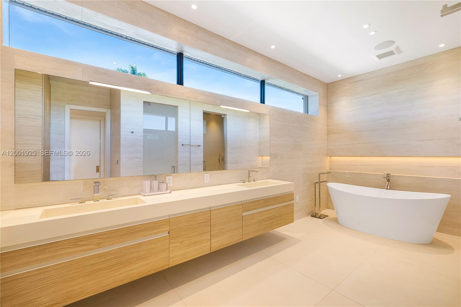 AQUA MARINE - Residential Lease