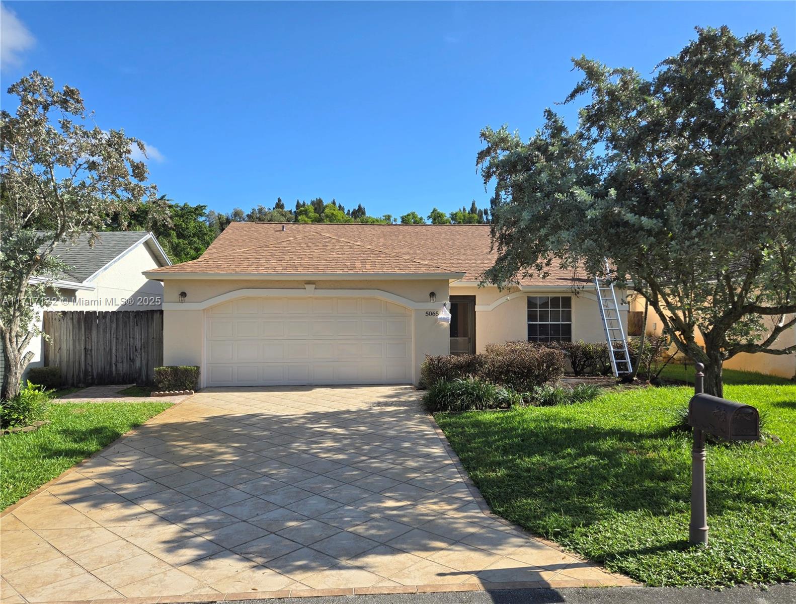 Spacious Single Family Home in Gated Foxhall Community! **BRAND NEW ROOF-TEMKO SHINGLES-HURRICANE RATED* BRAND NEW AIR CONDITIONING SYSTEM* BRAND NEW WATER HEATER** Beautifully Renovated 2 Bedroom & 2 Bathroom Home with an Oversized 2 Car Garage with Polysporic Glaze Flooring* Mahogany Wood Floors in the Living Room, Travertine Stone in the Master Bedroom & Bathroom* Porcelain Tile* Large Walk-In Closet Space* Vaulted Ceilings* Many Upgrades Including Newer Stainless Steel Appliances* Crown Molding* Open Spacious Floor Plan with a Separate Dining Area for a Breakfast Table* Covered/Screened Porch with Fully Fenced-In Private Backyard with Brick Paver Patio* Updated Sprinkler System Fed By New 80-ft Well, Pump & Controller for Backyard Irrigation* Basic Cable & Internet Included In Low HOA*