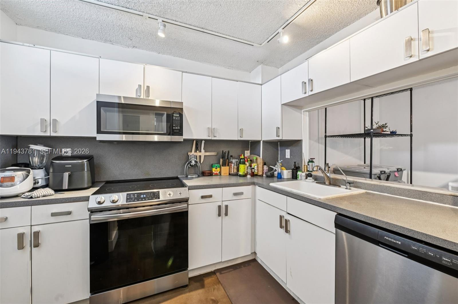 OCEAN PARK CONDO - Residential