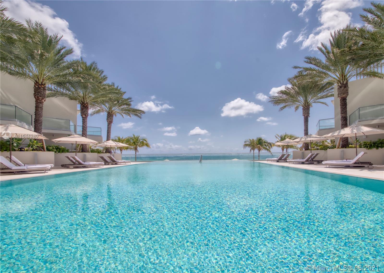 TURNBERRY OCEAN CLUB - Residential