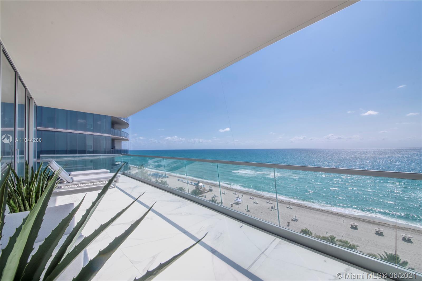 TURNBERRY OCEAN CLUB - Residential