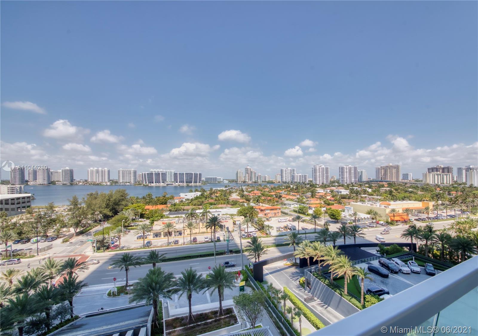 TURNBERRY OCEAN CLUB - Residential