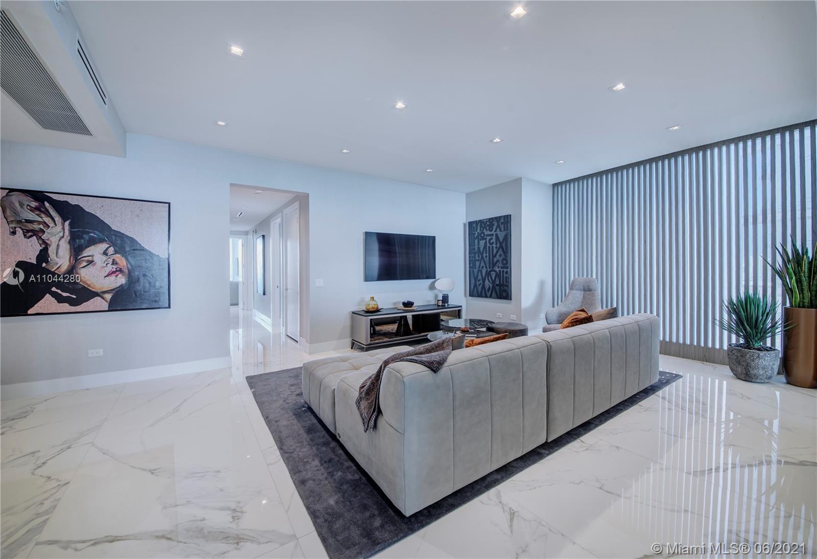 TURNBERRY OCEAN CLUB - Residential