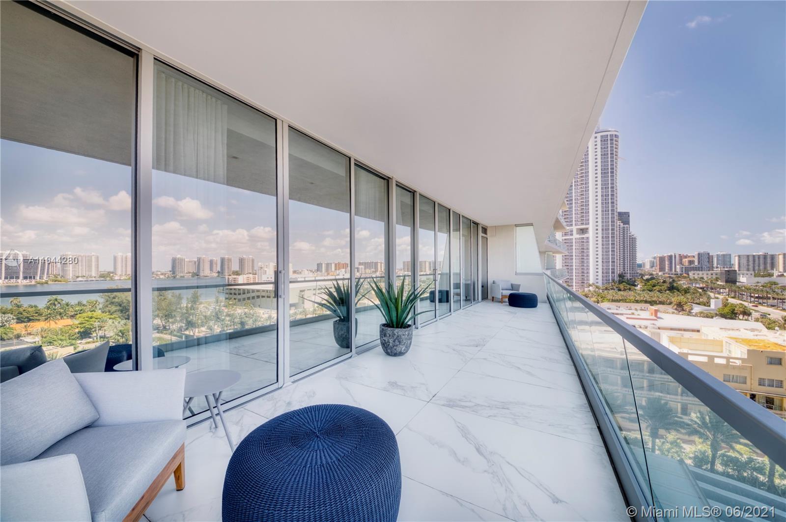 TURNBERRY OCEAN CLUB - Residential