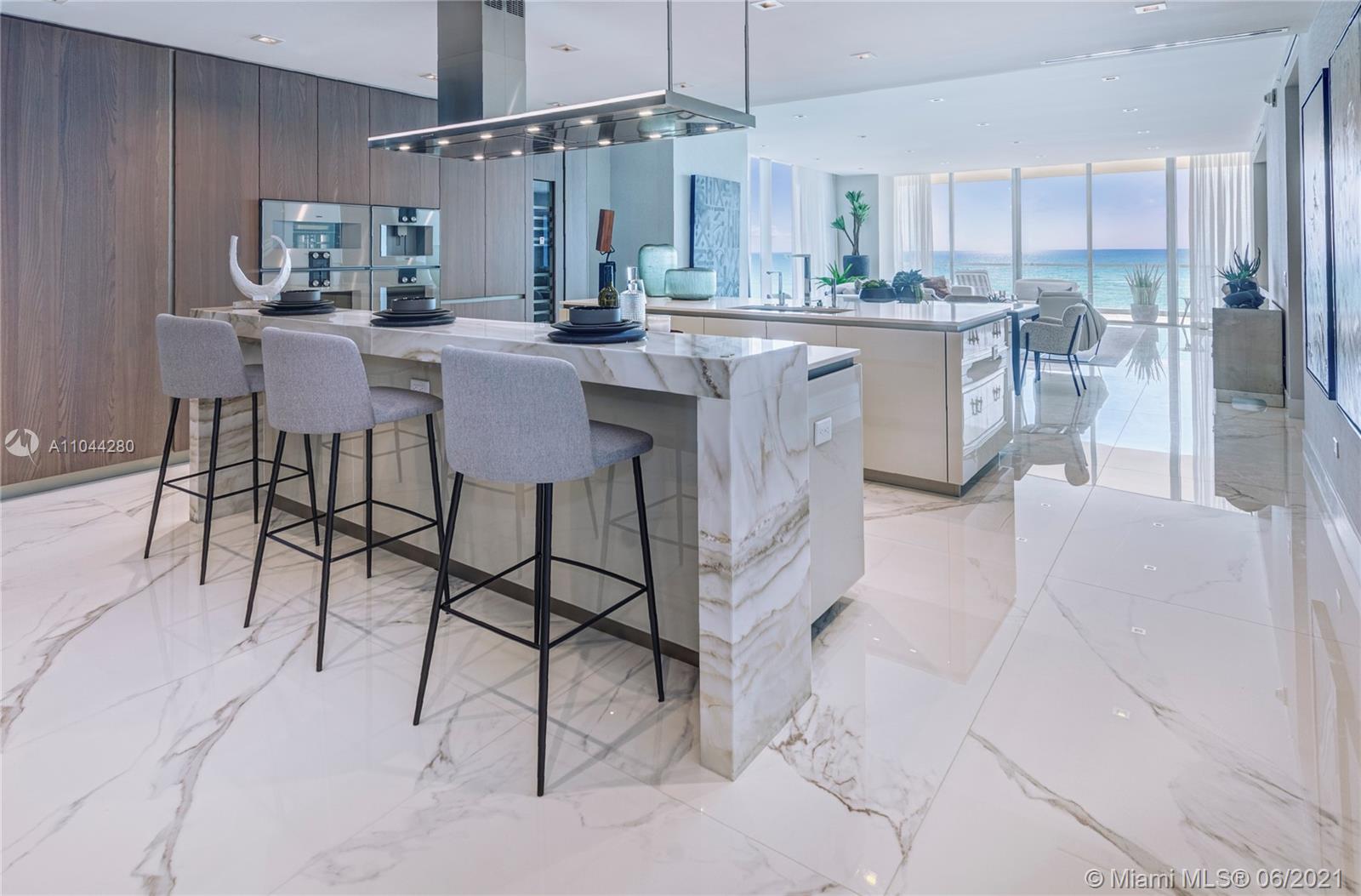 TURNBERRY OCEAN CLUB - Residential