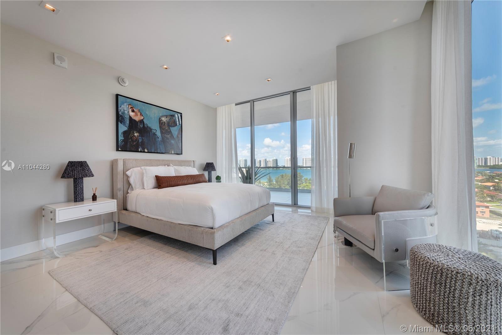 TURNBERRY OCEAN CLUB - Residential