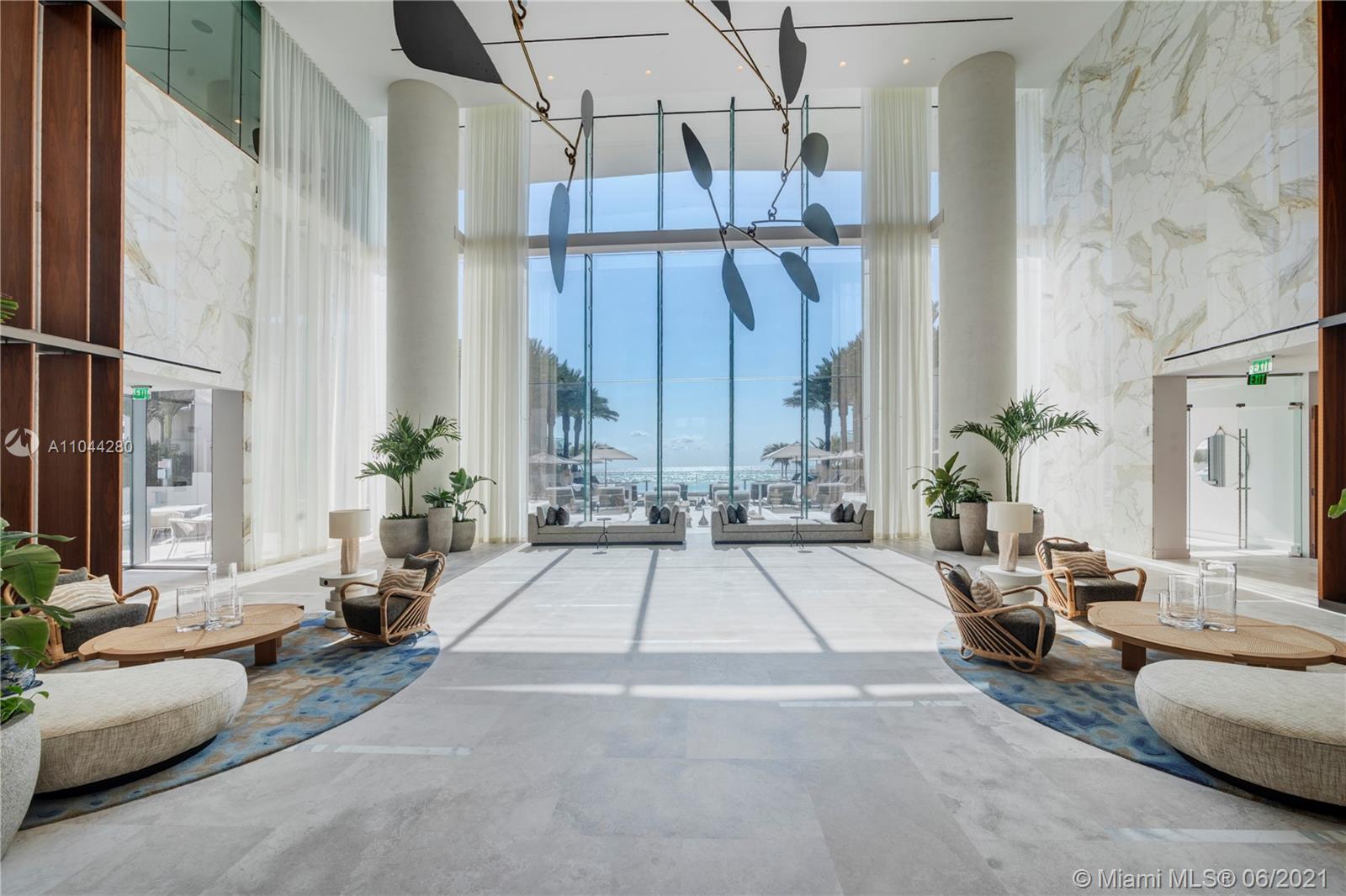 TURNBERRY OCEAN CLUB - Residential