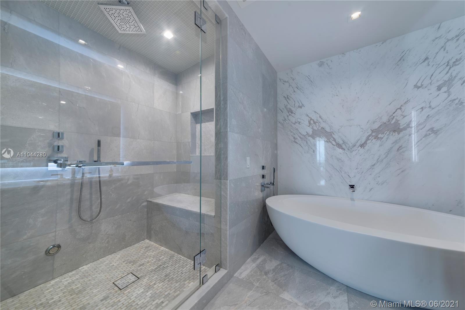 TURNBERRY OCEAN CLUB - Residential