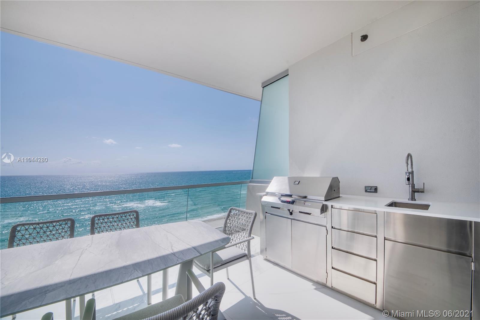 TURNBERRY OCEAN CLUB - Residential