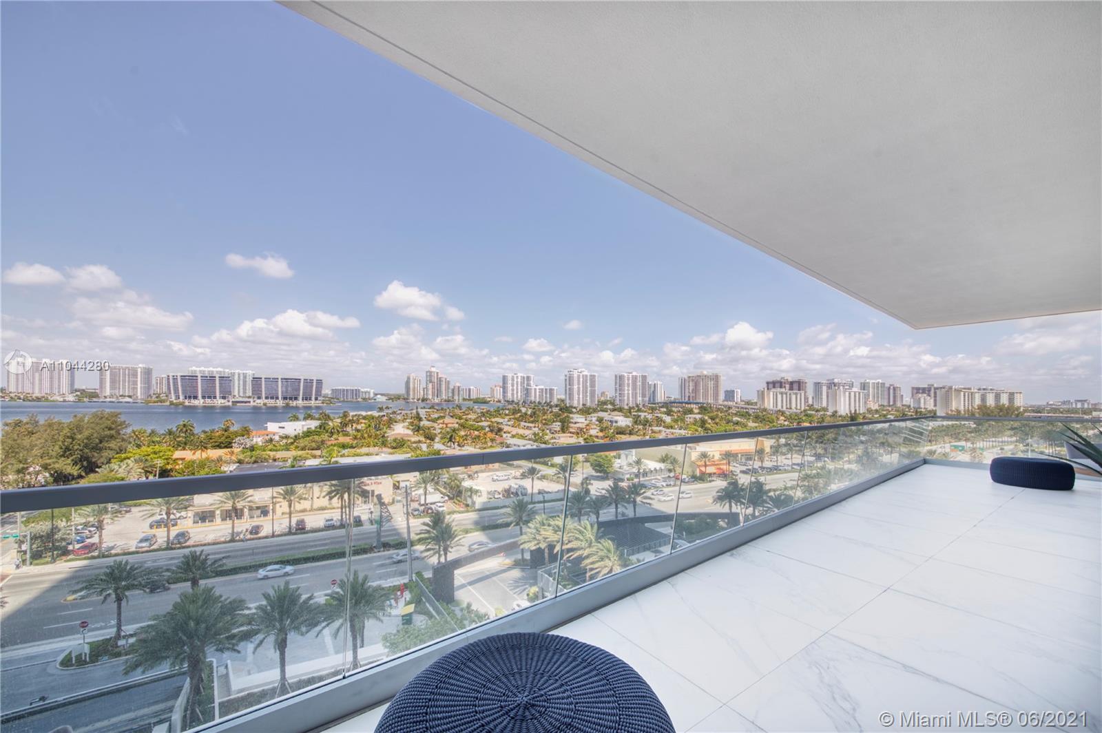 TURNBERRY OCEAN CLUB - Residential