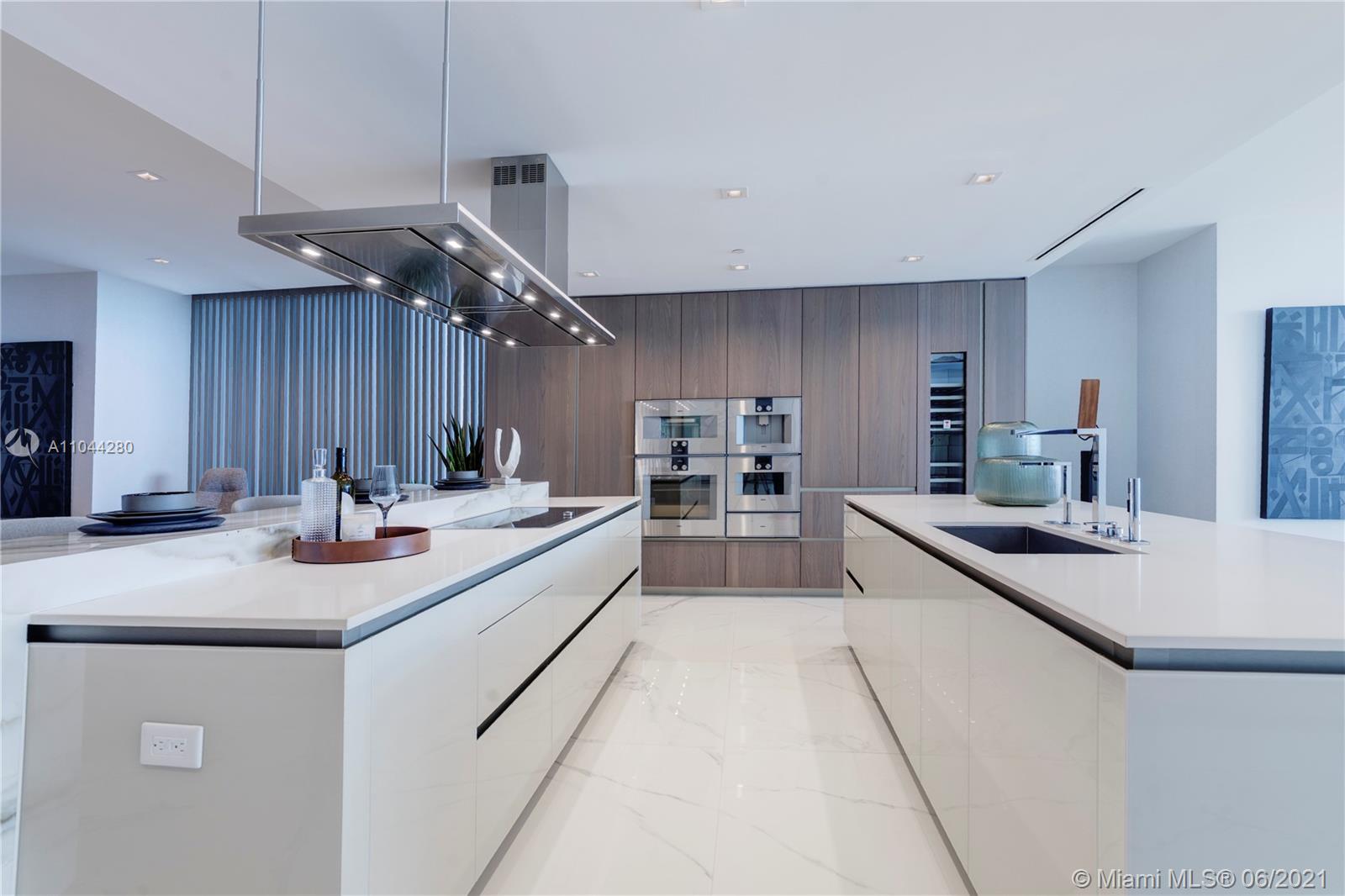 TURNBERRY OCEAN CLUB - Residential