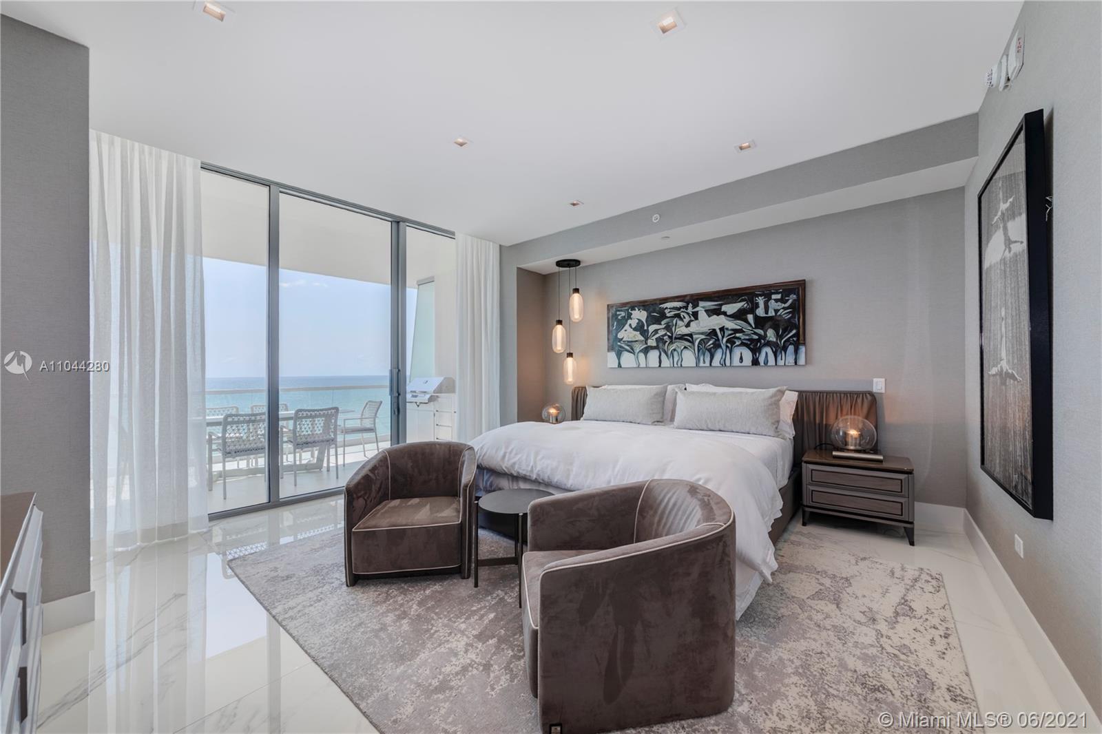 TURNBERRY OCEAN CLUB - Residential