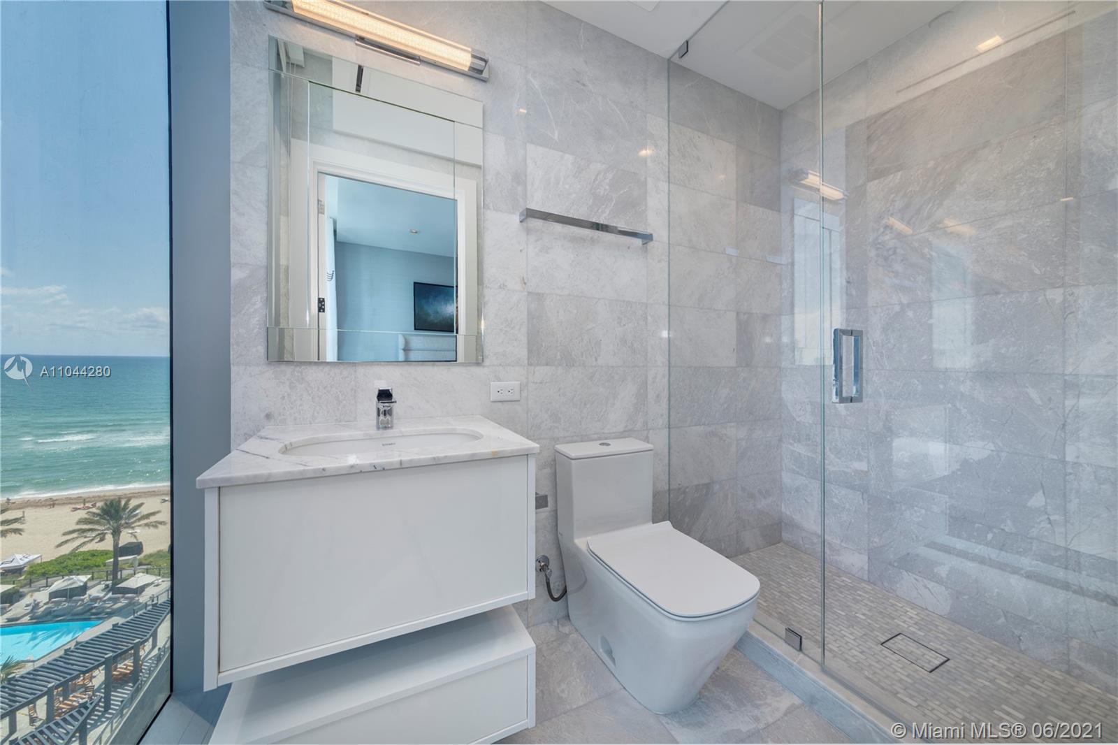 TURNBERRY OCEAN CLUB - Residential