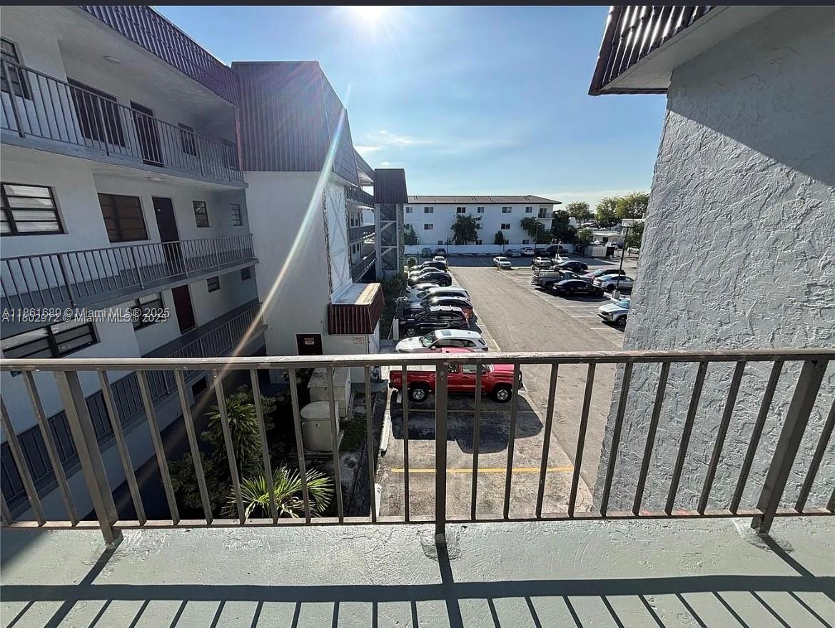 1335 W 68th St 308
