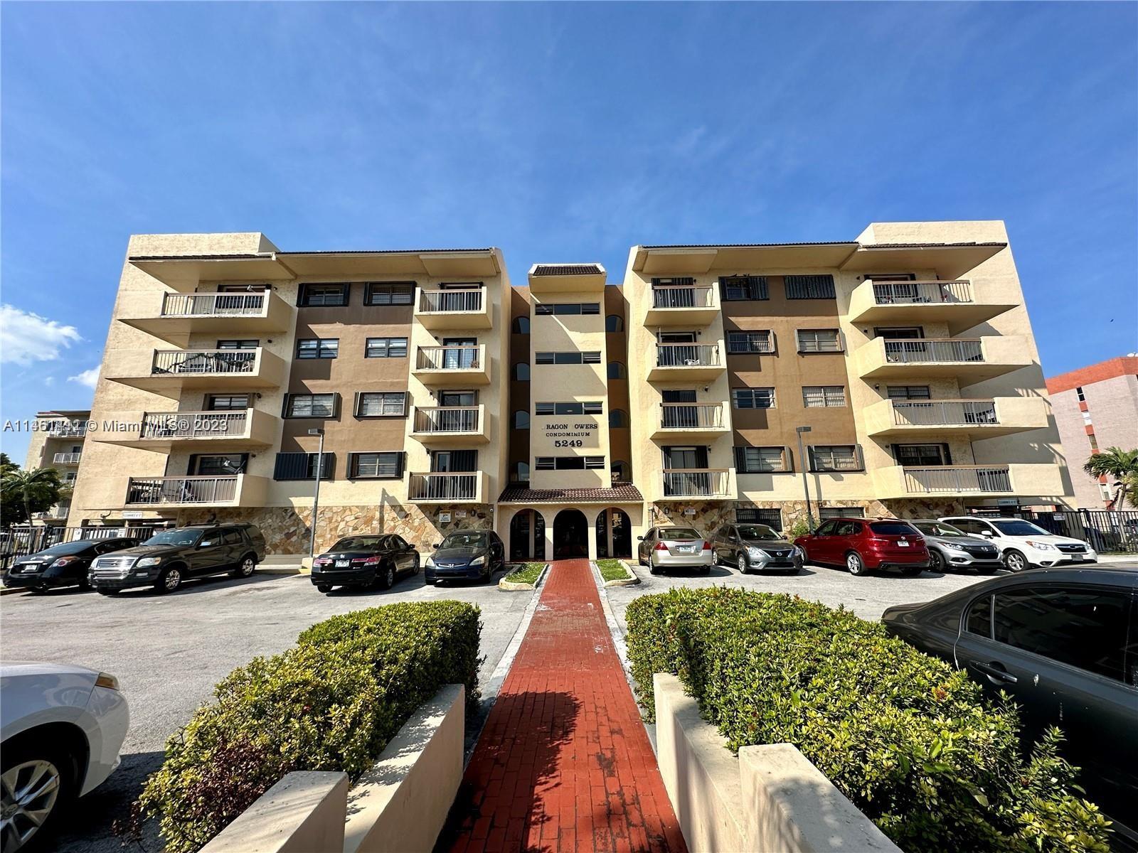 Great location! 2 beds / 2 baths. Located in the heart of Miami, at walking distance from shopping centers and restaurants. Convenient proximity to the Miami International Airport and to the Dolphin Expressway. The apartment was fully renovated. It has a nice open floor plan that allows you to enjoy the stunning view of the water and Blue Lagoon area. The kitchen is open with great access to the view, remodeled with new appliances and granite countertops and stainless steel appliances, private balcony and a nice size master bathroom. Both bathrooms have a modern and clean look. A must see unit!
