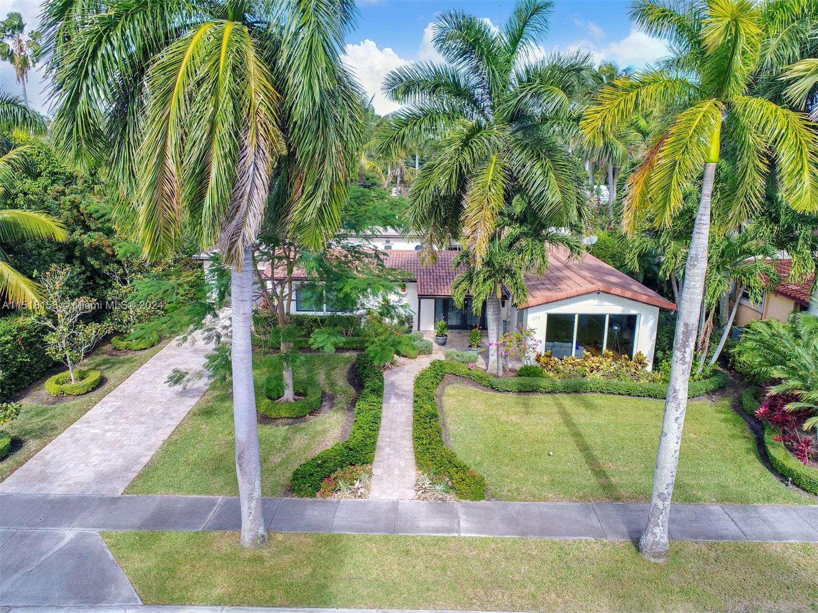 Property for Sale at 1017 Tyler St St, Hollywood, Broward County, Florida - Bedrooms: 5 
Bathrooms: 3  - $1,475,000
