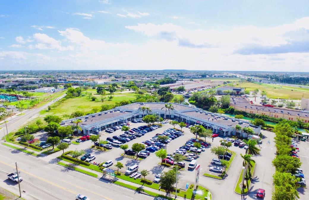 Property Features
• Neighborhood Center with 42,504 SF of retail space
• Surface parking with 178 spaces (4.27/1,000 SF ratio)
• Reinforced concrete construction, built in 2003
Location Features
• Frontage on 184th Street with two curb cuts
• Located between Florida Turnpike and South Dixie Highway (US 1)
• Growing area surrounded by shopping and restuarant businesses