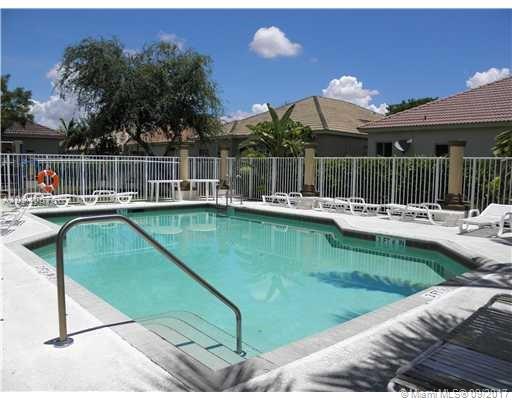 POD 10 AT MONARCH LAKES - Residential