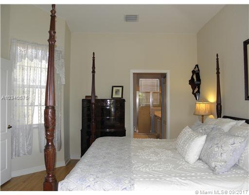 POD 10 AT MONARCH LAKES - Residential