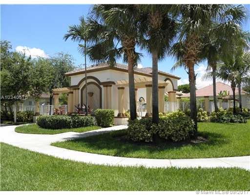 POD 10 AT MONARCH LAKES - Residential