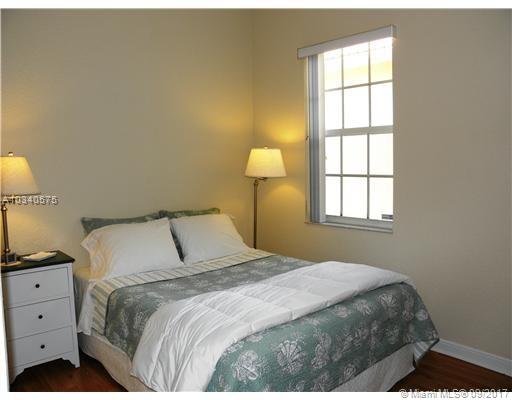 POD 10 AT MONARCH LAKES - Residential