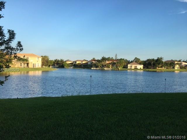 POD 10 AT MONARCH LAKES - Residential