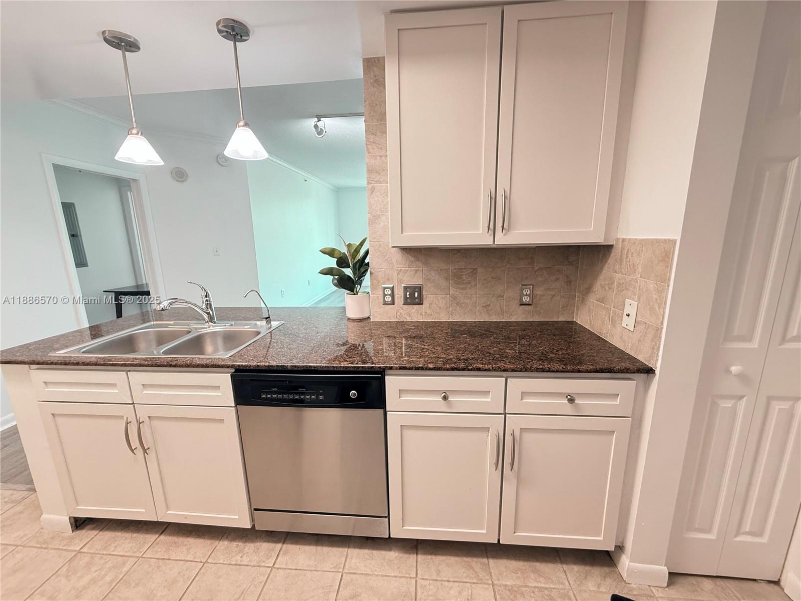 2000 N Bayshore Dr 218