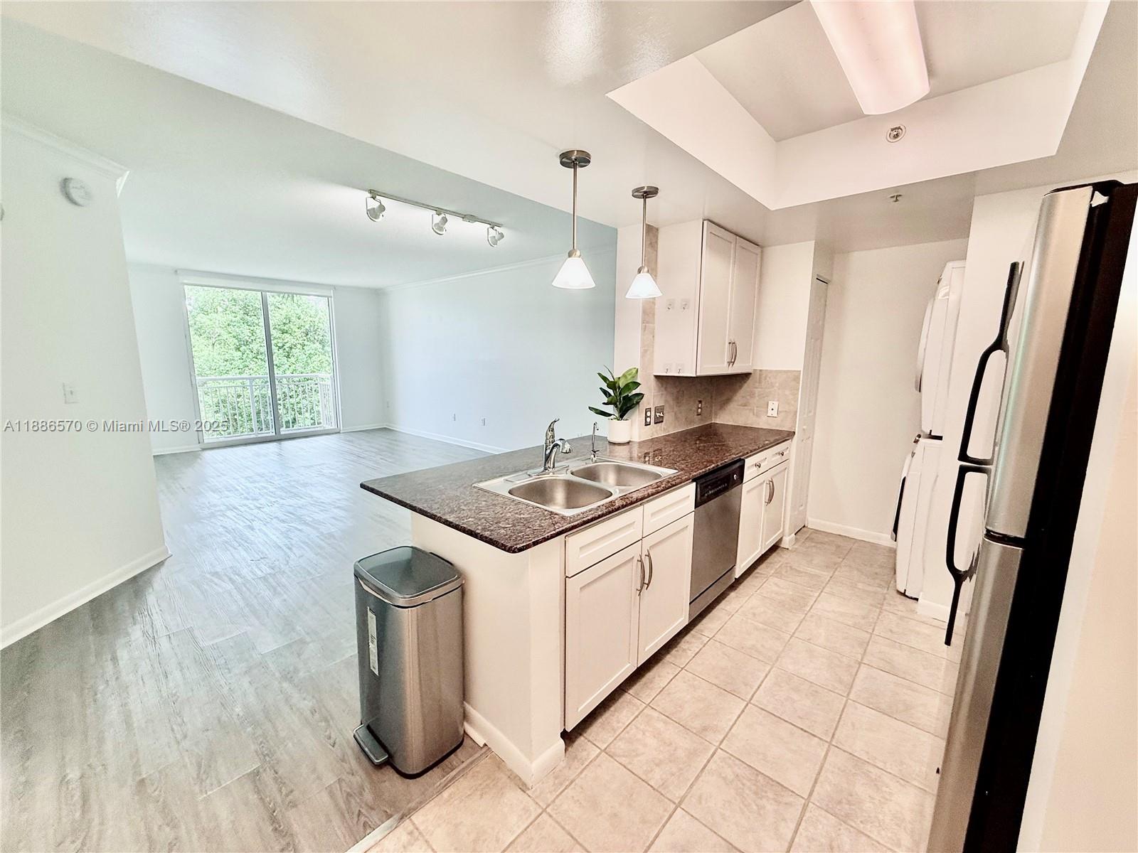 2000 N Bayshore Dr 218