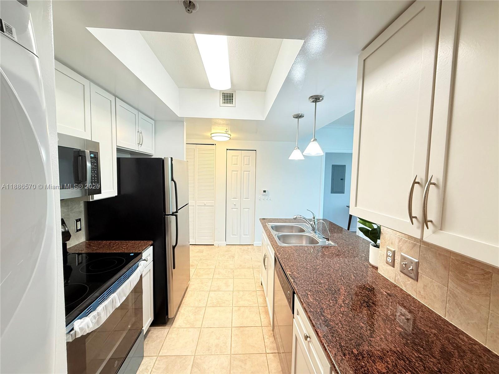 2000 N Bayshore Dr 218