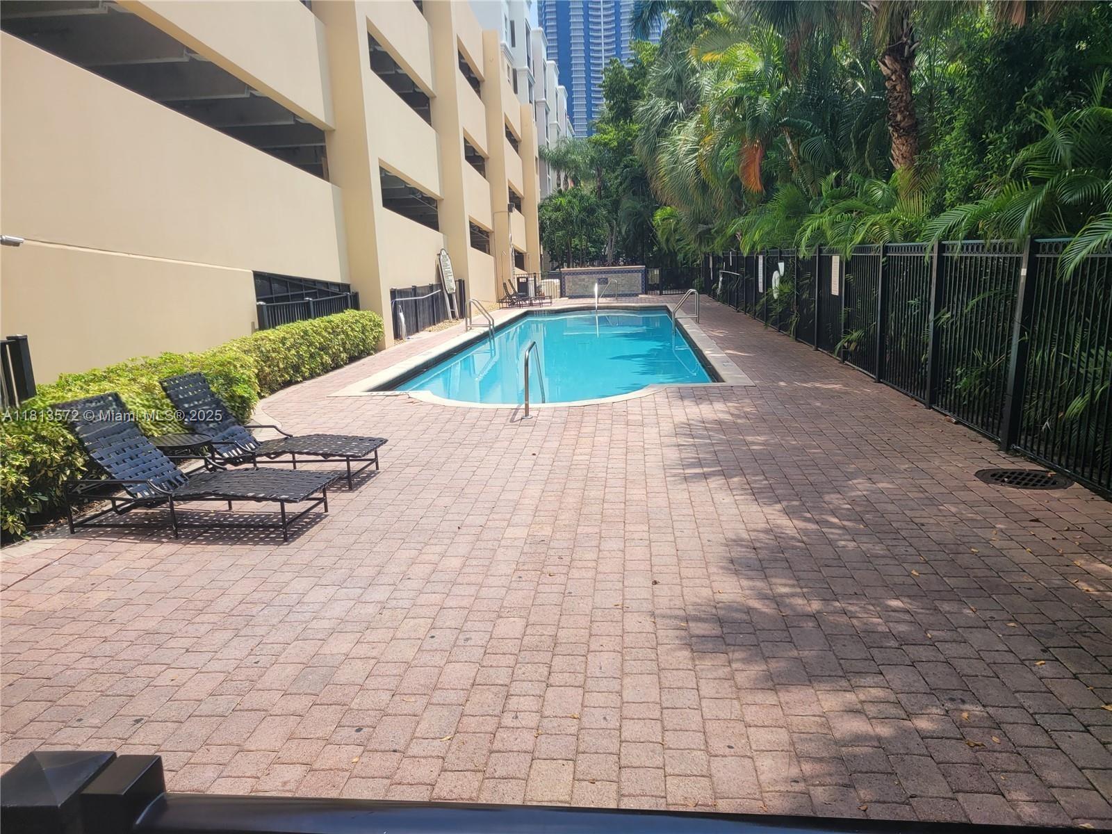 PORTO BELLAGIO CONDO - Residential