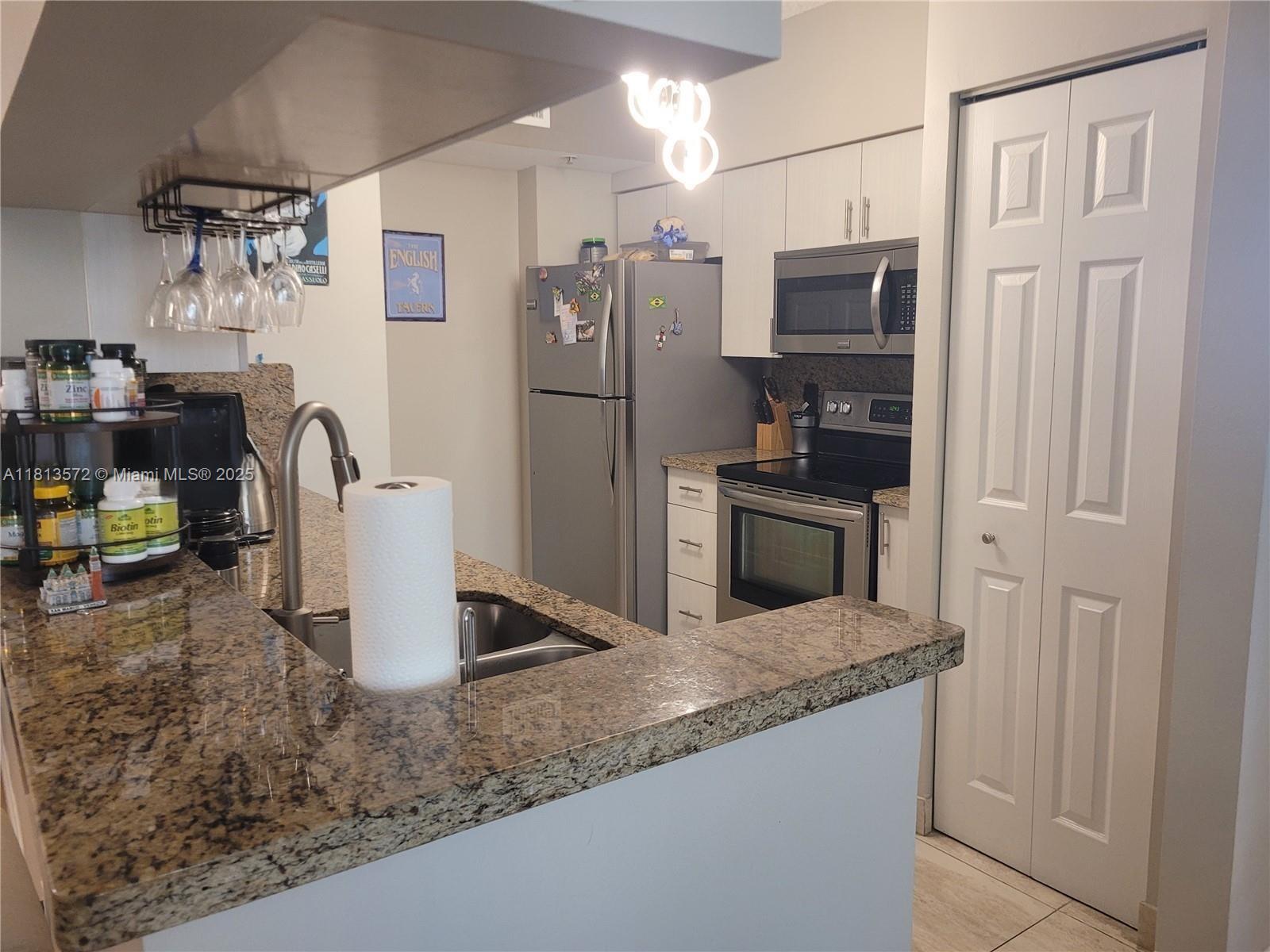 PORTO BELLAGIO CONDO - Residential