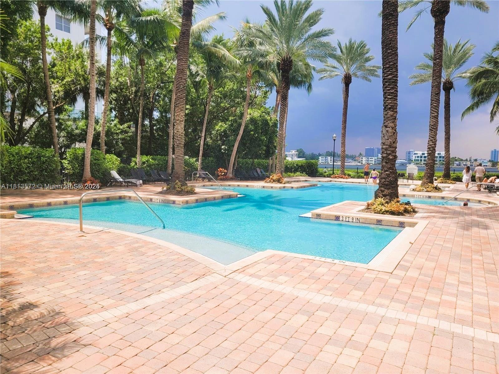 PORTO BELLAGIO CONDO - Residential