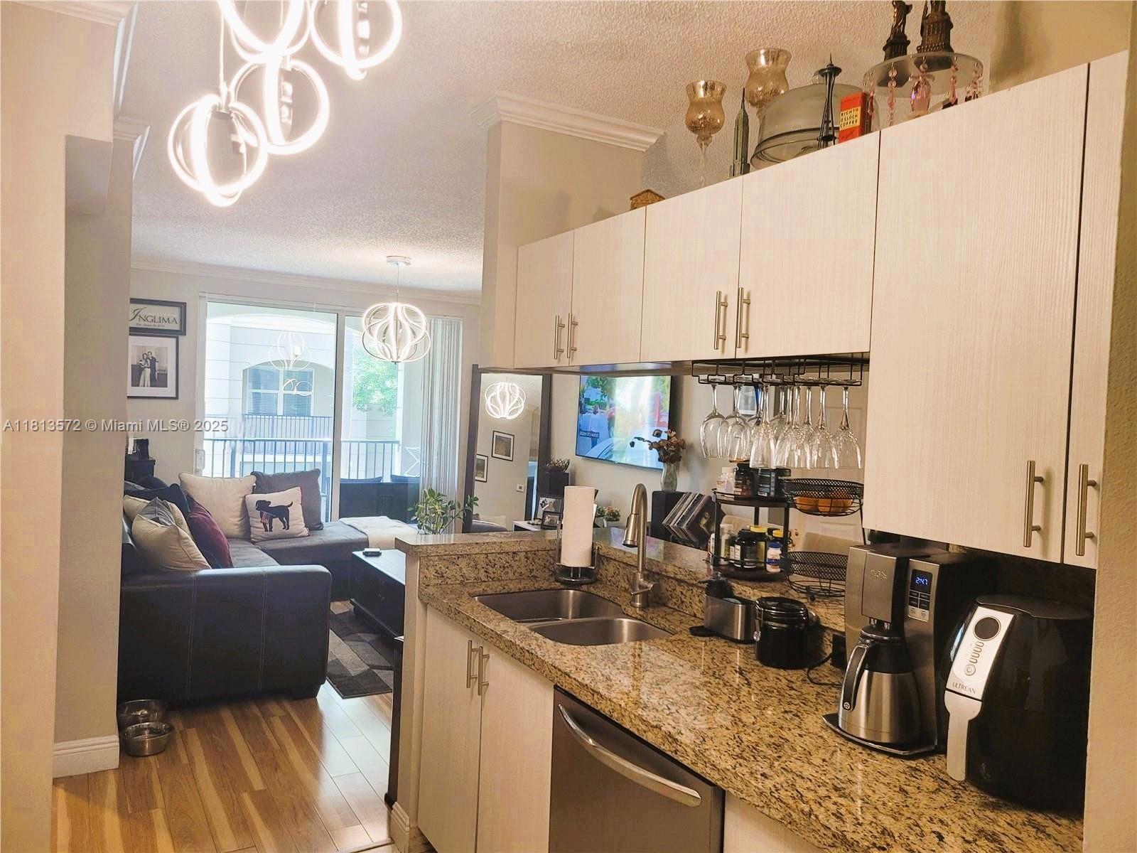 PORTO BELLAGIO CONDO - Residential