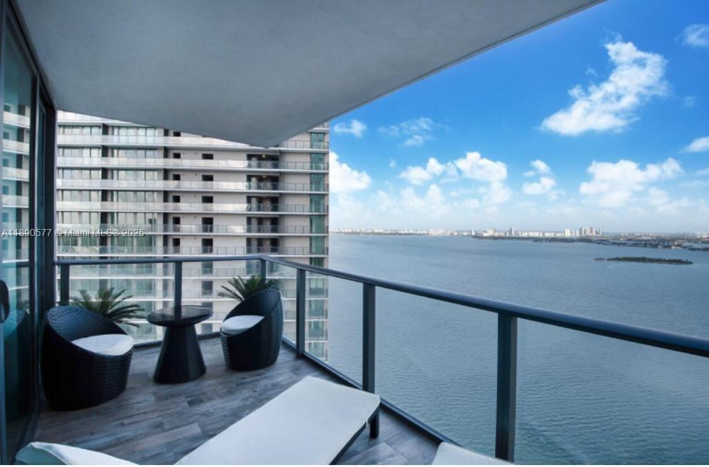 PARAISO BAY - Residential Lease