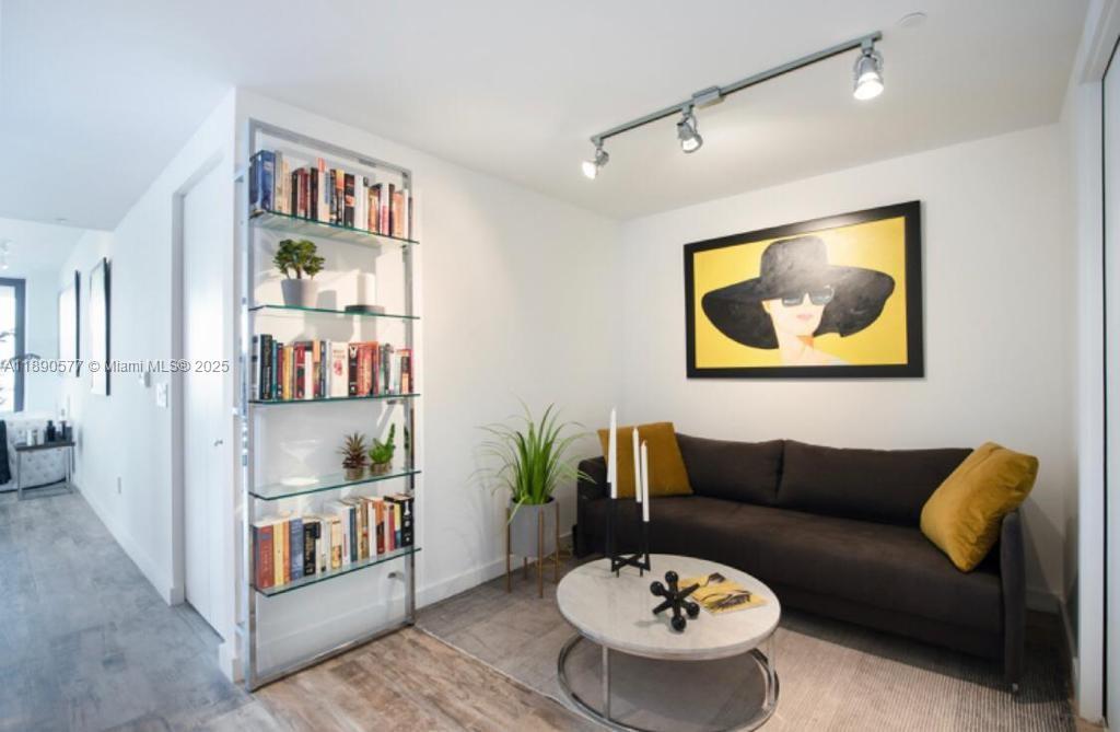 PARAISO BAY - Residential Lease