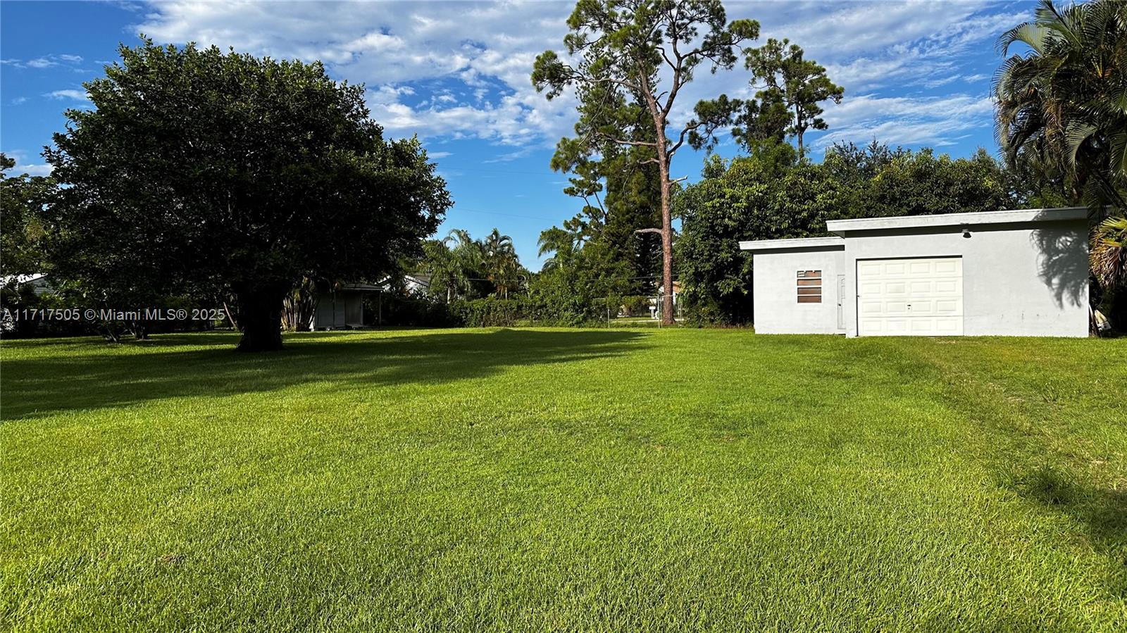 1128 Park Ln
