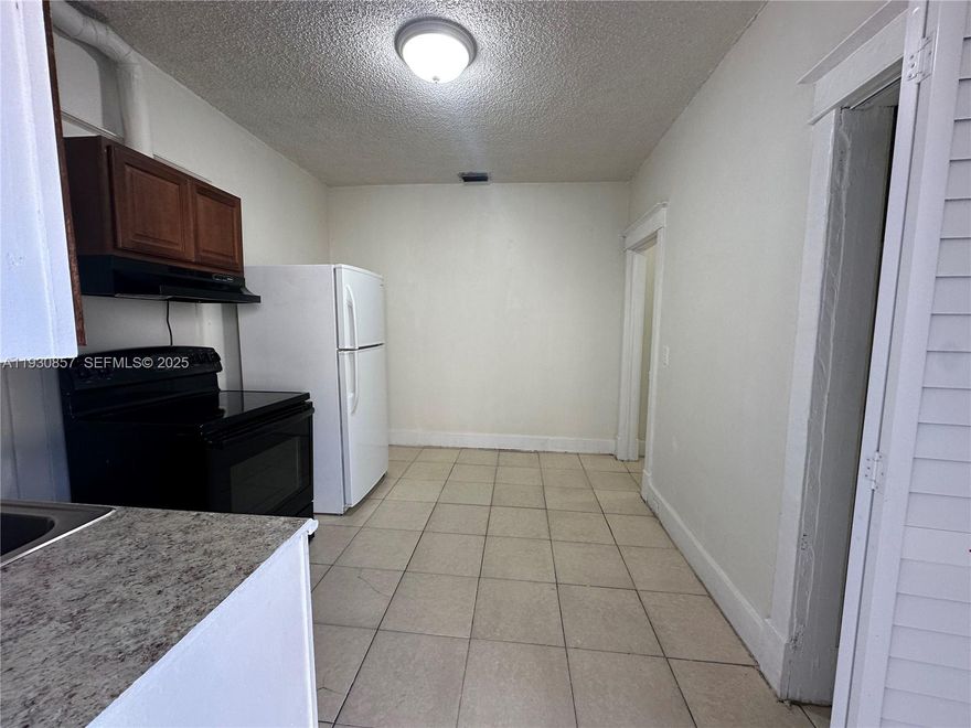 Charming and centrally located one-bedroom unit with all utilities included. Situated near Loan Park Stadium, featuring tile flooring throughout and offering fast approvals. This is an opportunity not to be missed.