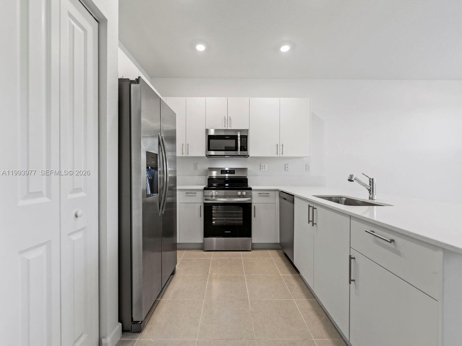 HOMESTEAD PARK OF COMMERC - Residential Lease