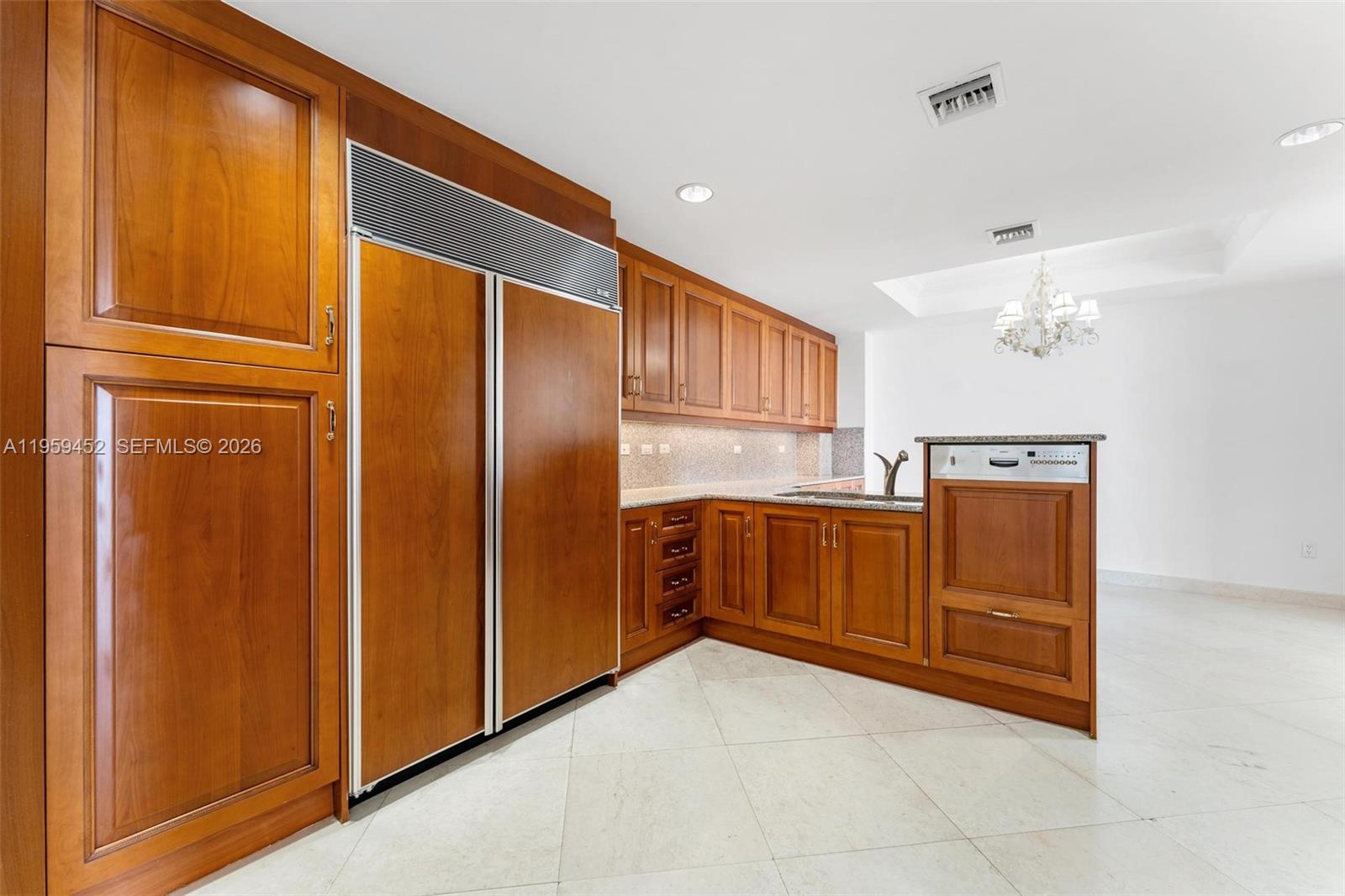 7600 OCEANSIDE AT FISHER - Residential