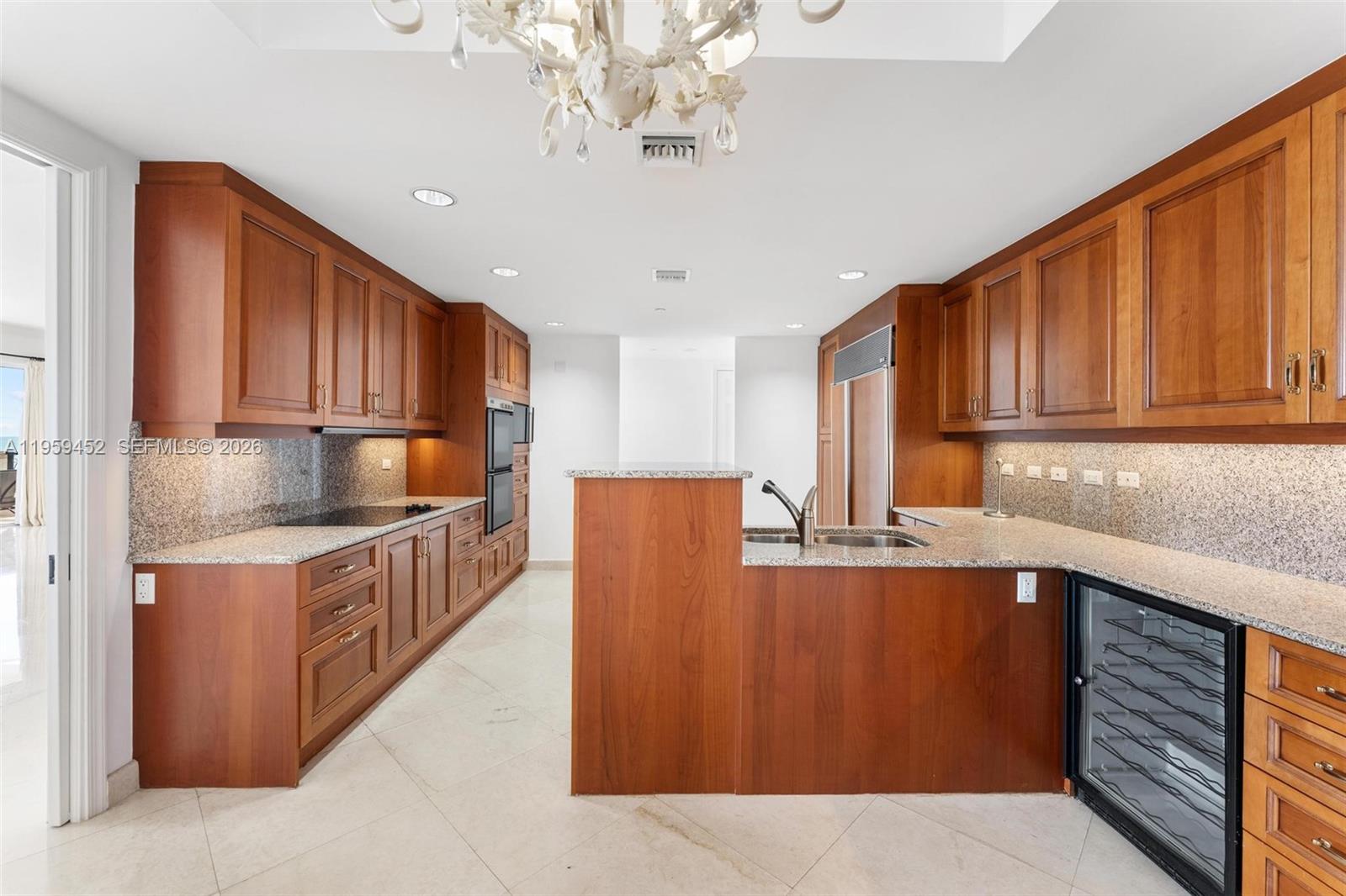 7600 OCEANSIDE AT FISHER - Residential