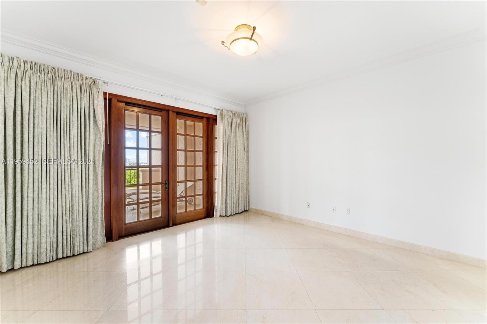 7600 OCEANSIDE AT FISHER - Residential