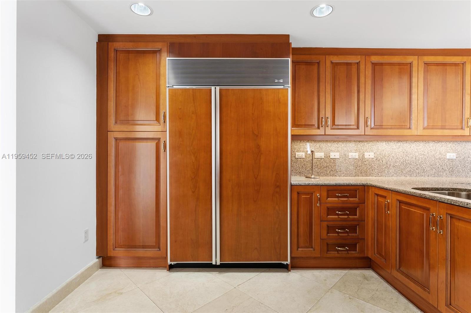 7600 OCEANSIDE AT FISHER - Residential