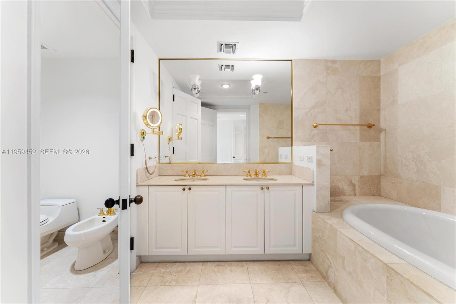 7600 OCEANSIDE AT FISHER - Residential