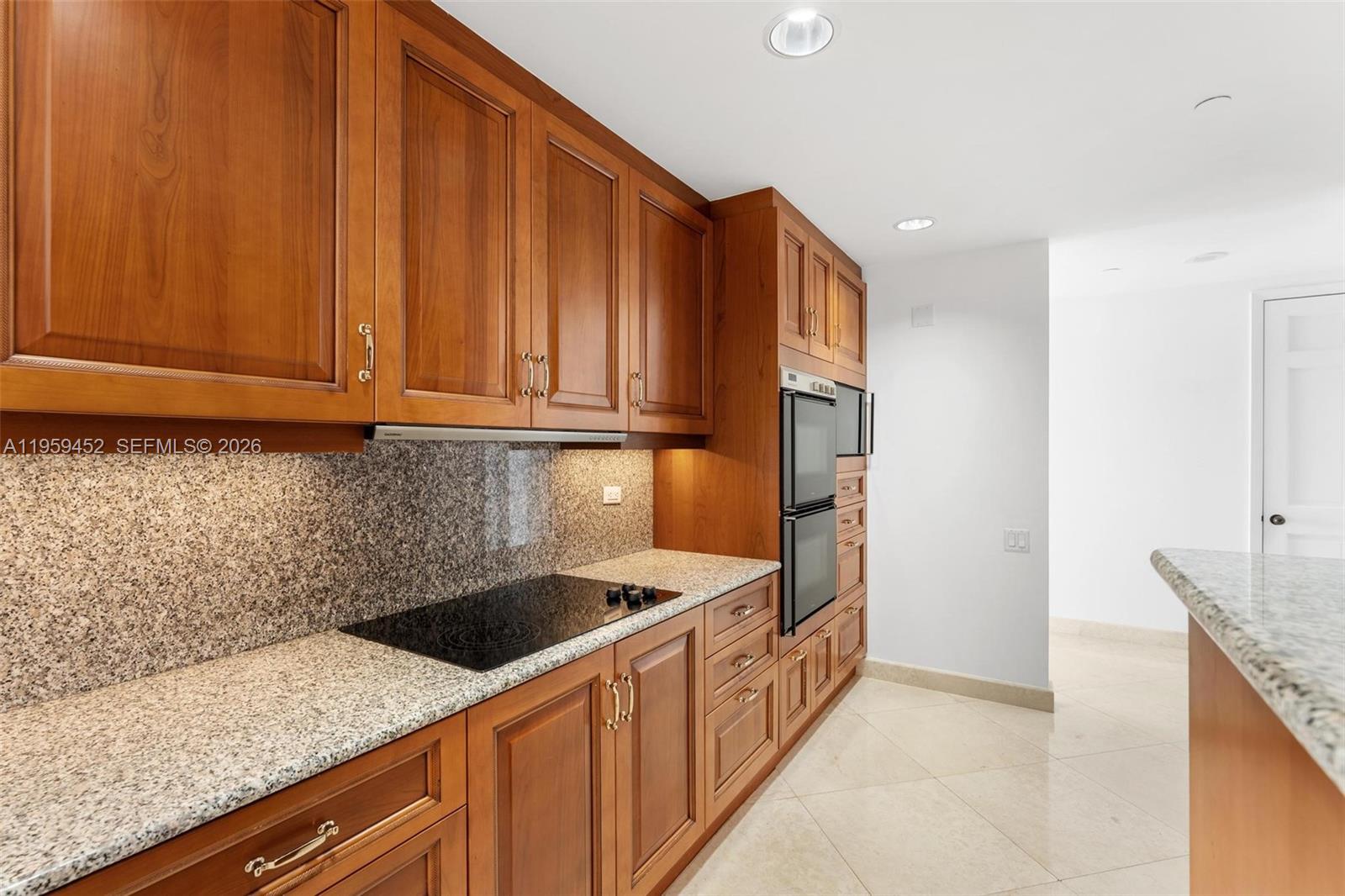 7600 OCEANSIDE AT FISHER - Residential