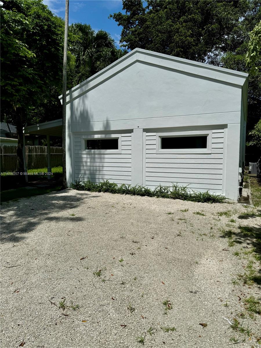 One of the kind Grove home. All new appliances and brand new kitchen. Walking distance to Coconut Grove. Brand new A/C. Great location.