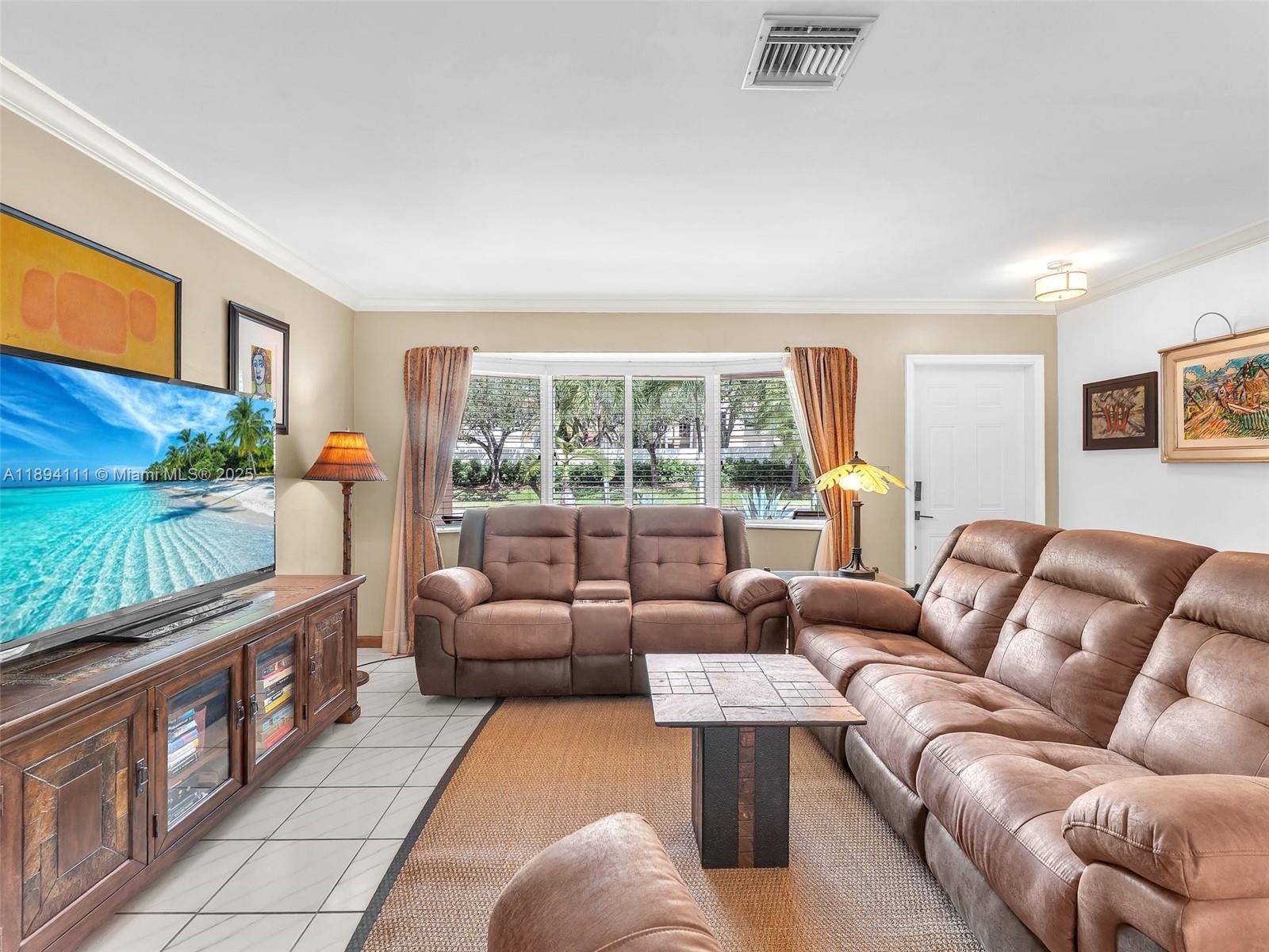 HOLLYWOOD LAKES SECTION - Residential