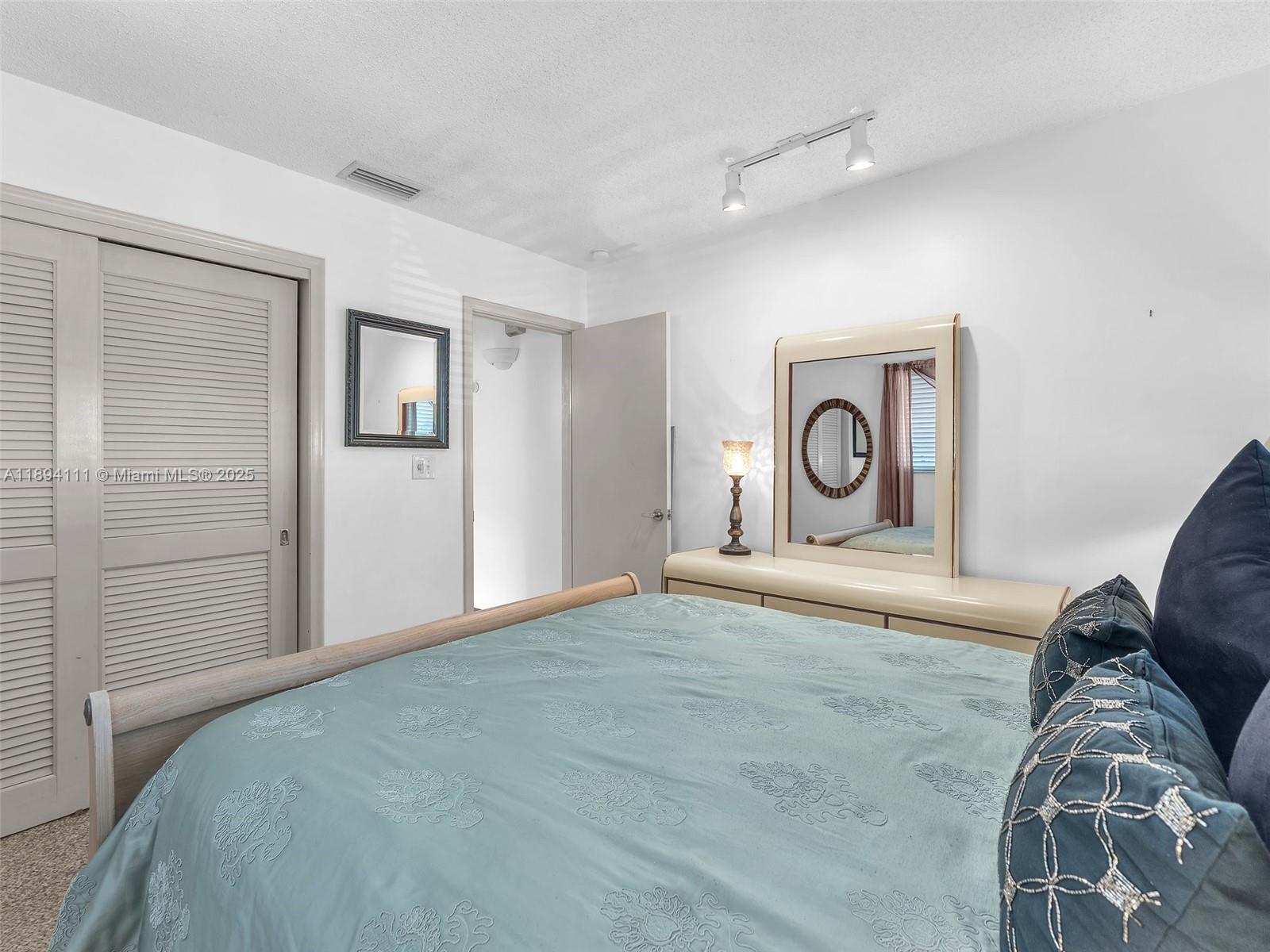 HOLLYWOOD LAKES SECTION - Residential