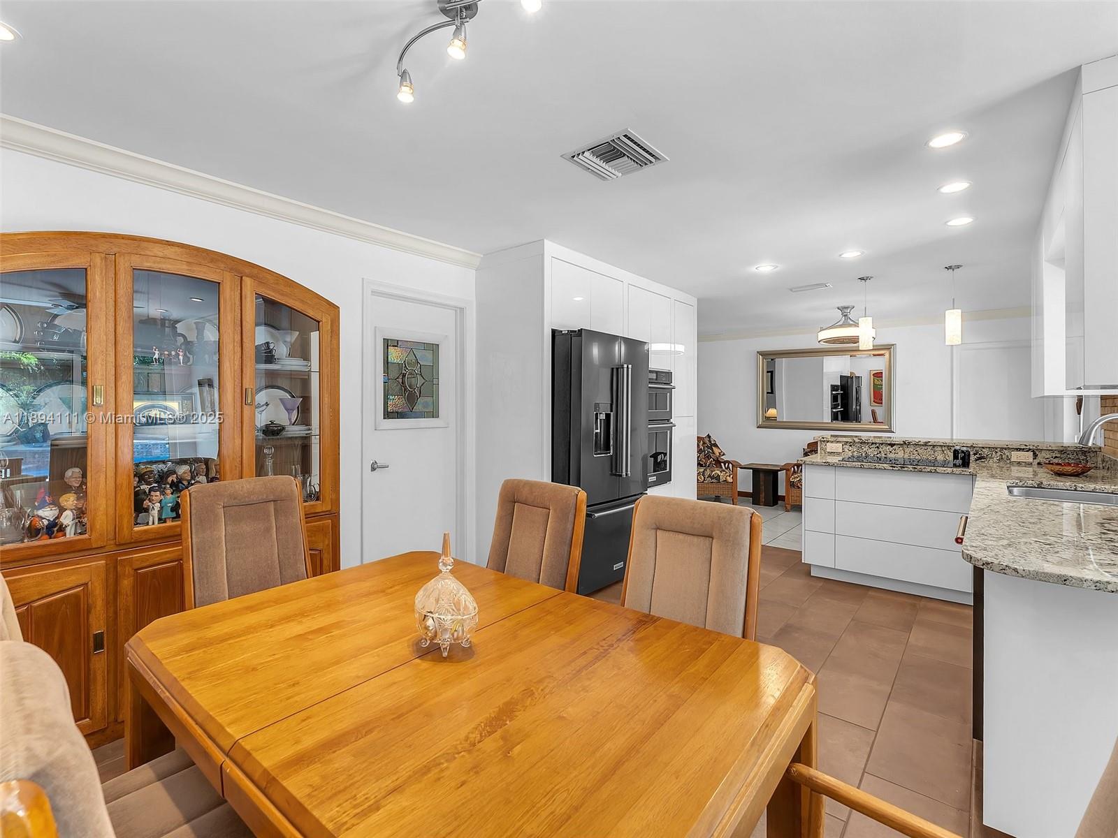 HOLLYWOOD LAKES SECTION - Residential