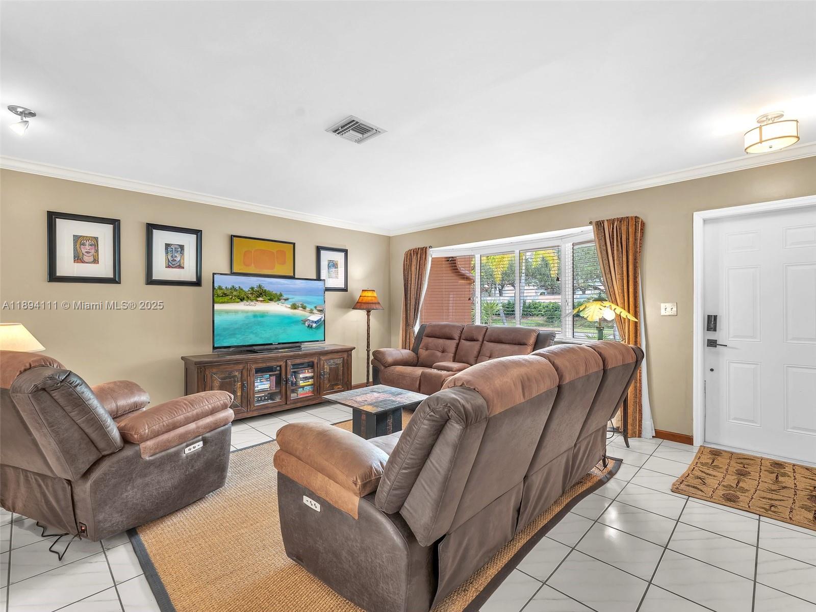 View photos, virtual tours, details... 1030 Johnson St