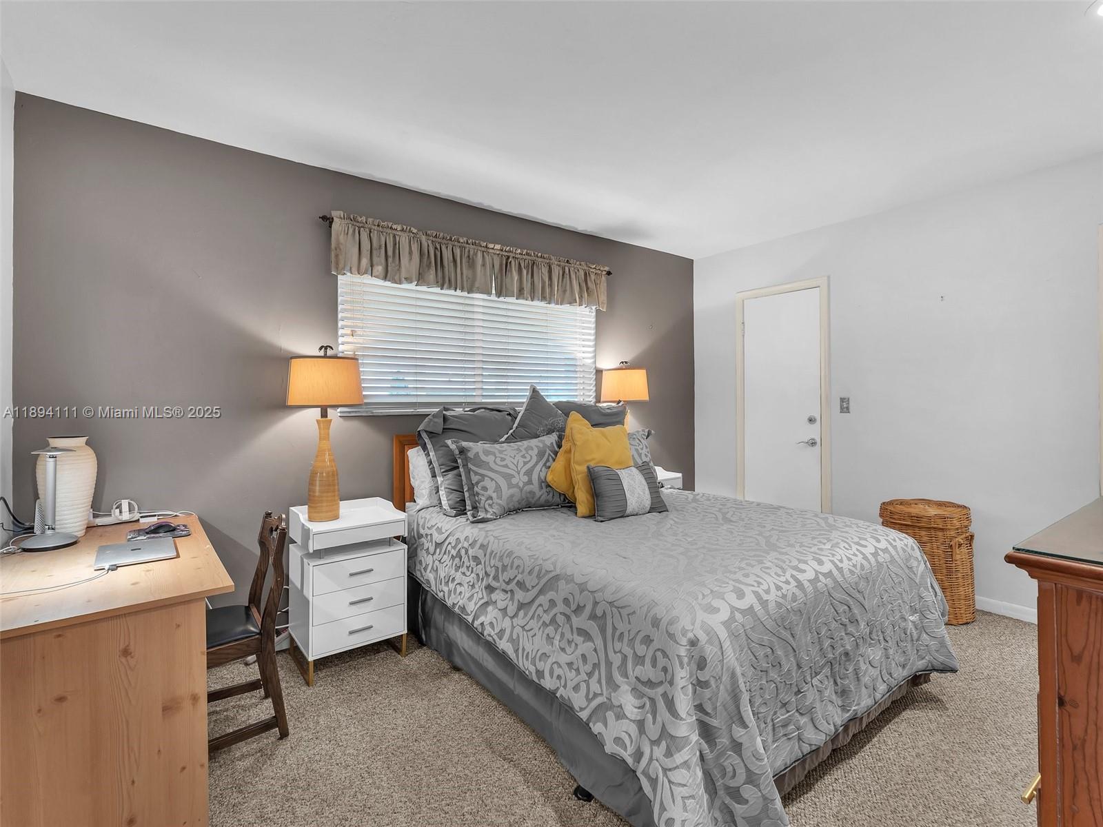 HOLLYWOOD LAKES SECTION - Residential